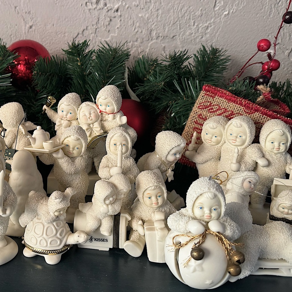 Lot of 19 Snowbabies